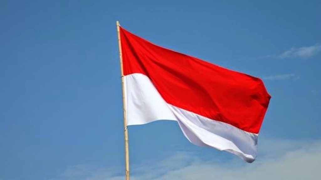 4 Mahasiswa Turunkan Bendera 1