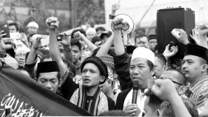 Aksi Demo Bakar Ban di Jakarta Pusat