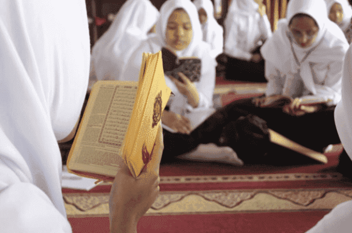 Iri-Hati-yang-Diperbolehkan-kepada-Penghafal-Al-Quran