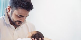 Kenapa Mengadzani Bayi yang Baru Lahir Dianjurkan dalam Islam