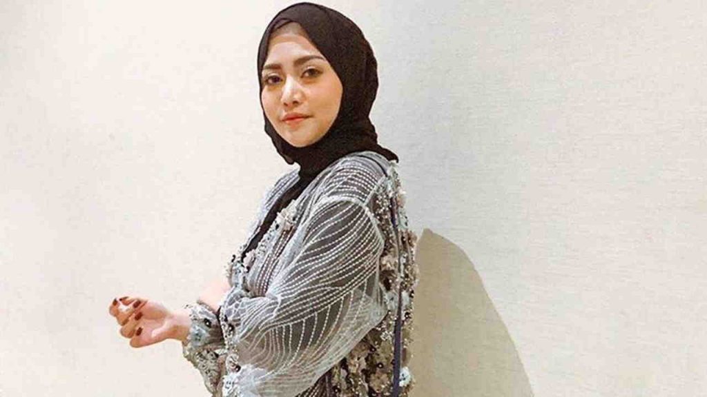 Rachel Vennya Unggah Foto Tanpa Hijab