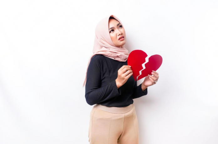 Tips Islami Mengatasi Broken Heart yang Paling Ampuh Versi Kami yang Islami Banget