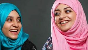 Video Shalat Main HP dan Pandangan Islam Tentang Bergurau