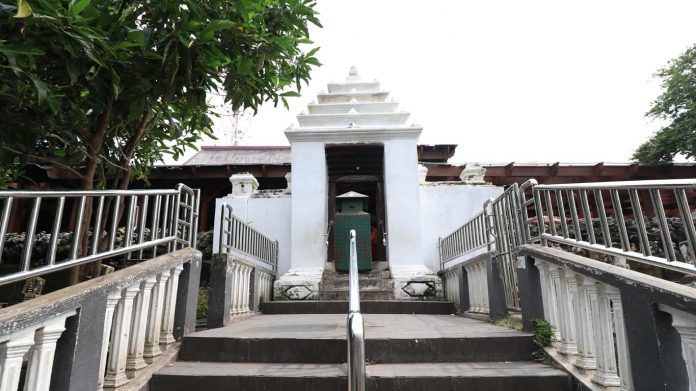 Ziarah ke Makam Wali Bagaimana yang Boleh dan Apa yang Berlebihan