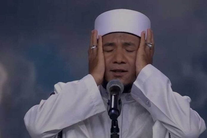 apakah boleh sholat saat adzan