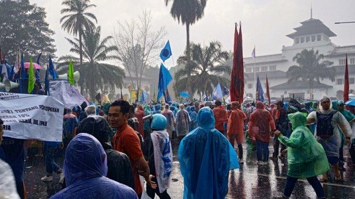 demo buruh di Bekasi