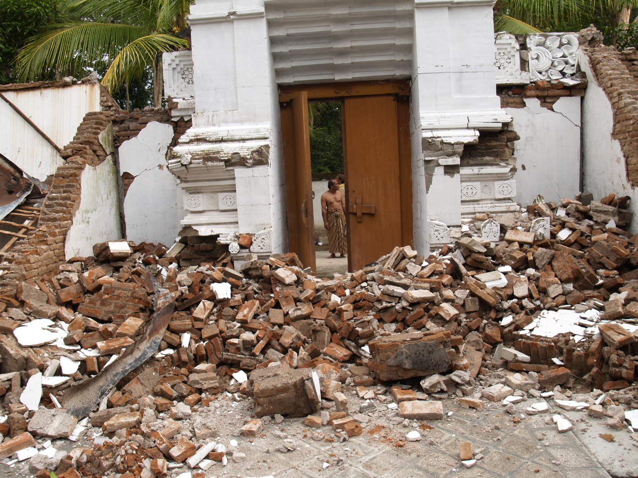 Gempa Jogja 2006, Sebuah Peringatan Dari Allah - Cahaya Islam
