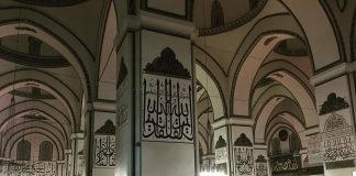 Memuliakan Masjid