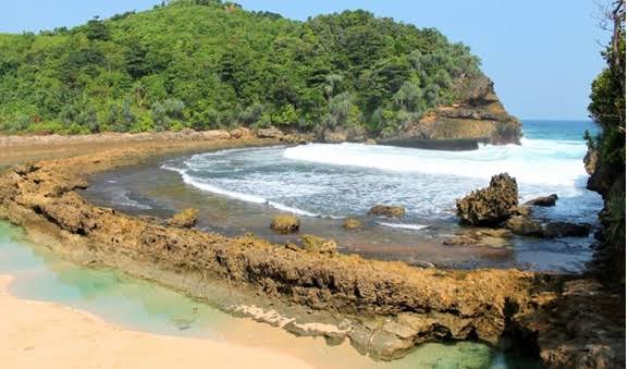 pantai batu bengkung